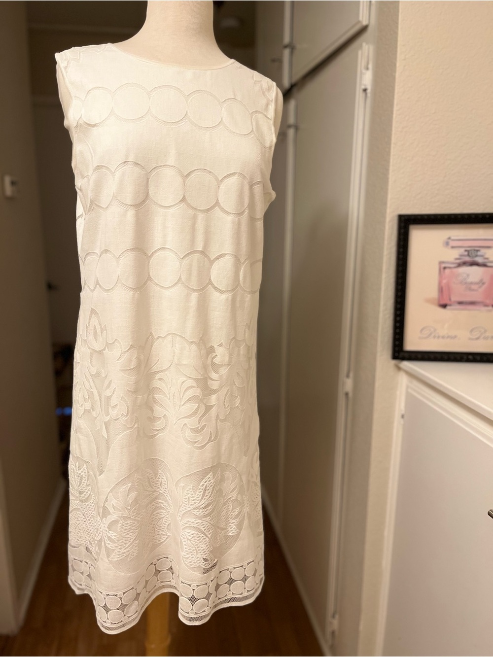 Max Studio White Lace Sleeveless Embroidered Shift Dress - Size L
